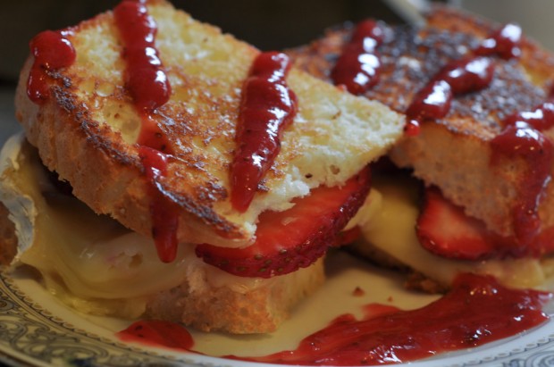 brie and strawberry grilled cheese sandwiches